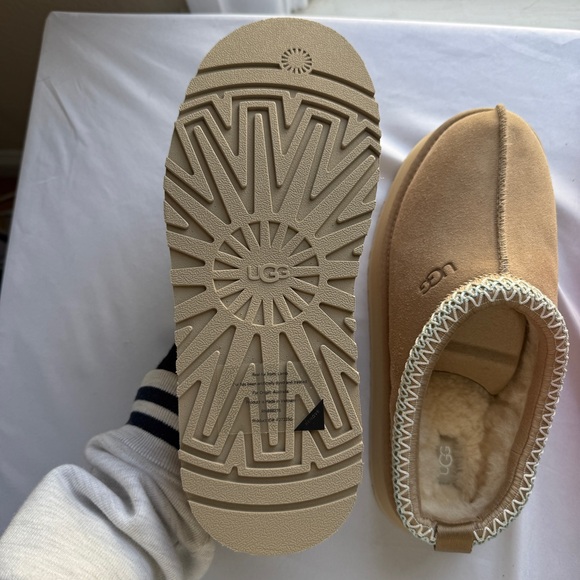 UGG TAZZ II SAND Size 9 AUTHENTIC WITH ORIGINAL BOX! - Picture 7 of 8